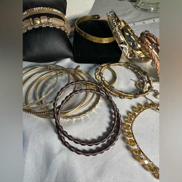 Large group of goldtone neutral style bracelets - Picture 3 of 6